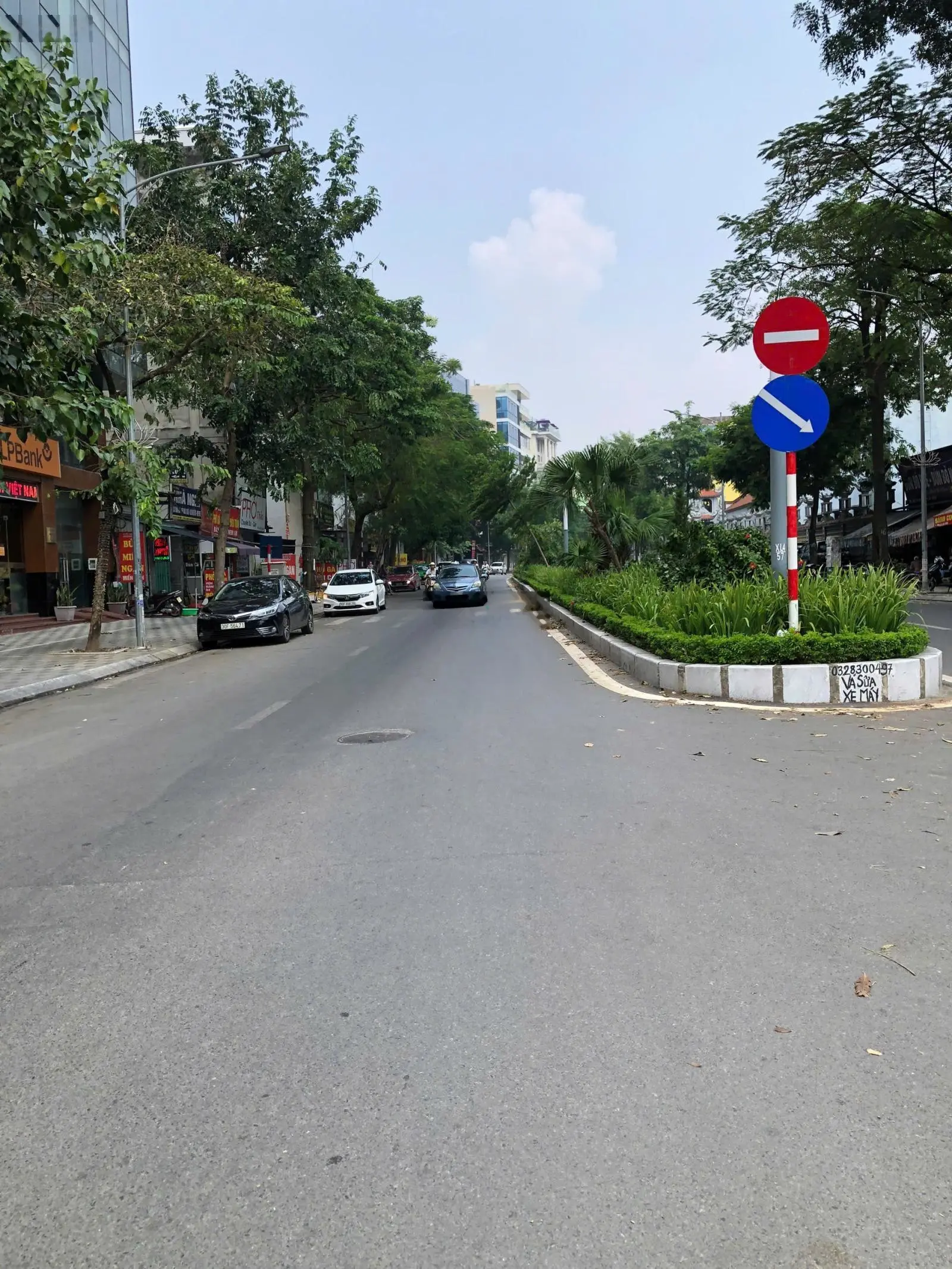 Bán nhà Lạc Long Quân 31m2, MT 3.5m, 5 tầng, vị trí đẹp, gần Hồ Tây. Giá bán 6.5 tỷ