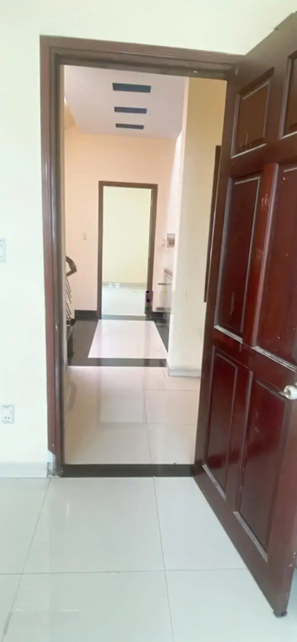 Bán nhà mặt phố ngang 5m đường rộng 30m tại Phú Thuận, Q7. DT 64 m2. Giá hợp lý 10 tỷ, chính chủ!