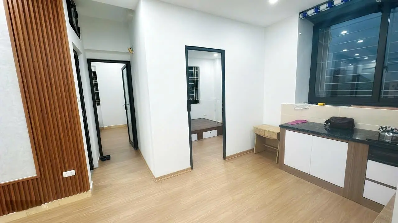Chính chủ cần bán căn hộ KĐT Nam Trung Yên, nhà mới đẹp nội thất đầy đủ,chỉ việc ở.LH 0983 063 ***