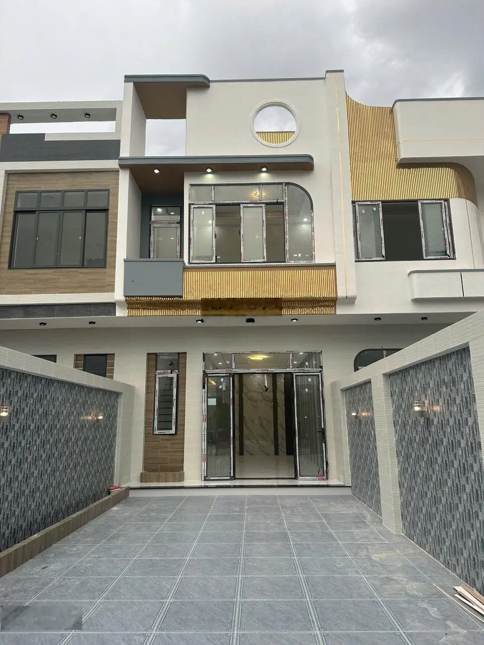 Bán nhà đẹp MT đường Phước Hưng - Phước Hải 1 trệt 1 lầu 4PN gần chợ, gần biển Phước Hải DT 170m2