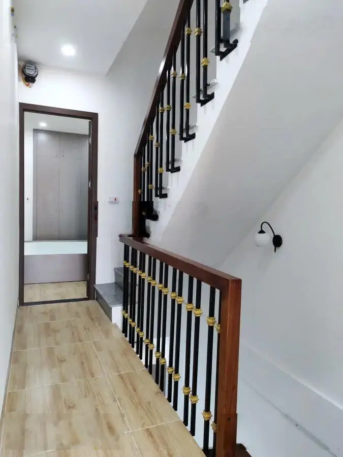 Bán nhà Lai Xá - Hoài Đức 43m2 x 5 tầng x 8 phòng ngủ khép kín, full nội thất. Sổ đẹp nở hậu.