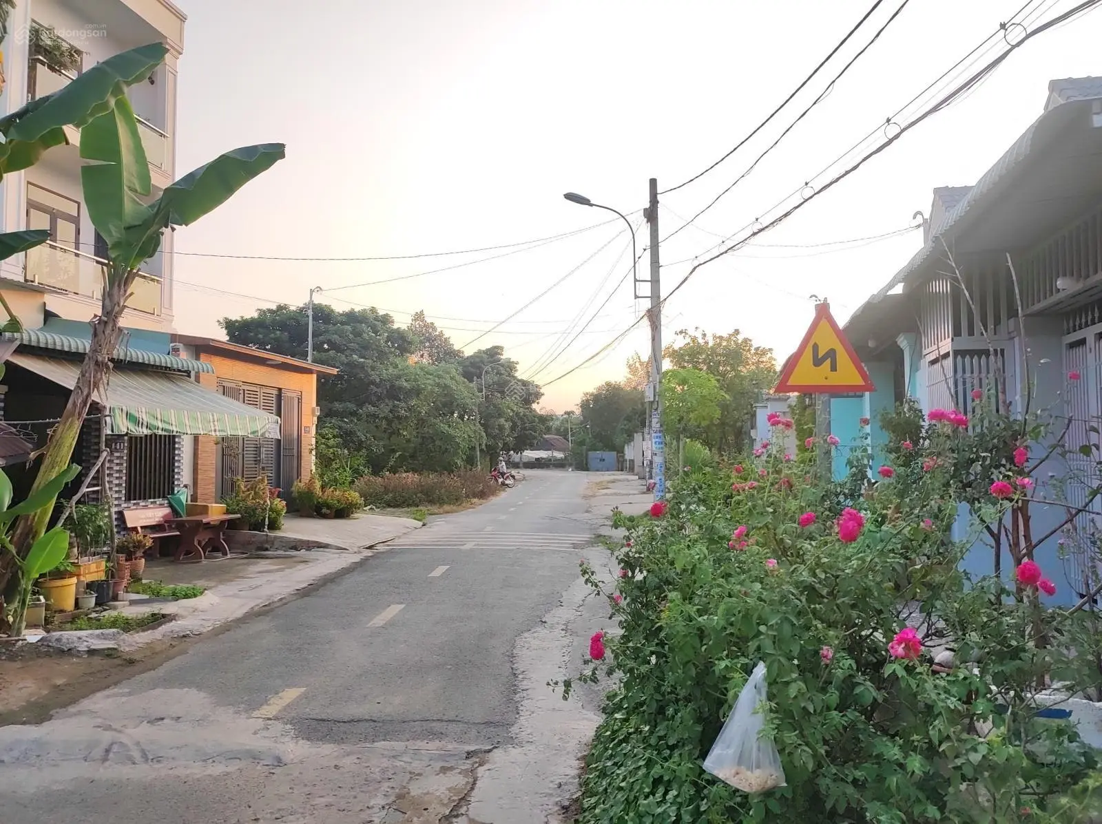 Ngộp tài chính bán nhanh trong tuần. Nhà tiện kinh doanh 85,3m2 (6x14)m Lê Thị Lơ, sổ riêng 1tỷ650