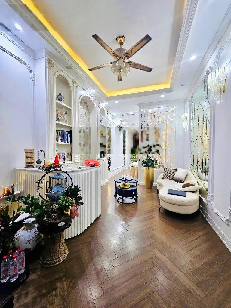 Hàng tuyển ngõ 603 Lạc long Quân , chỉ hơn 12,3đồng nằm trong khu vip ngõ 6m , oto ra vào