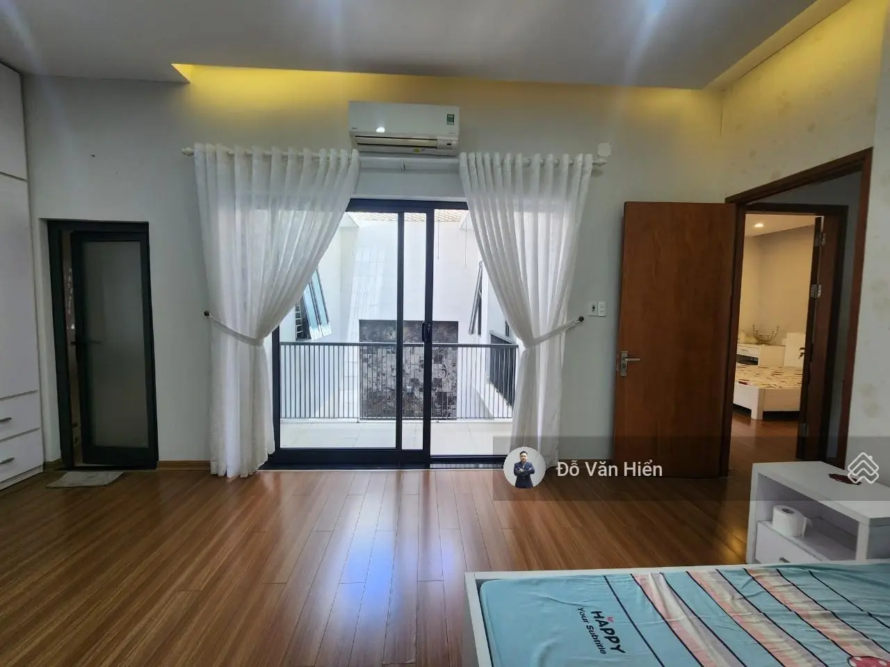 Nhà đẹp 2.5 tầng 3 mặt thoáng, mặt tiền 10m, gần cầu Tuyên Sơn, cách biển chỉ 600m