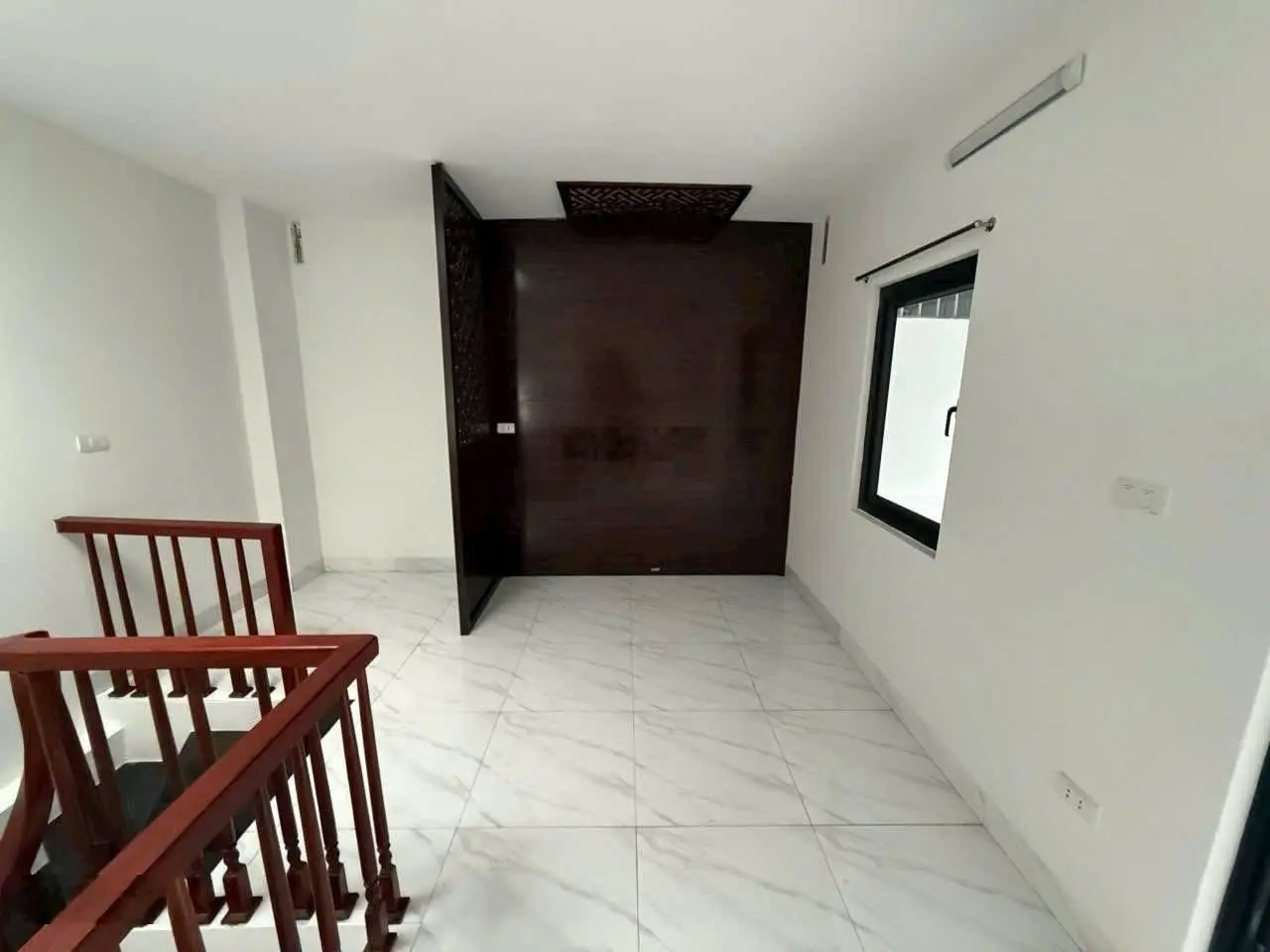 Nhà đẹp giá rẻ nhất tại 541 Bát Khối. 5 tầng. Ngõ nông rộng. Xây mới. Có thương lượng