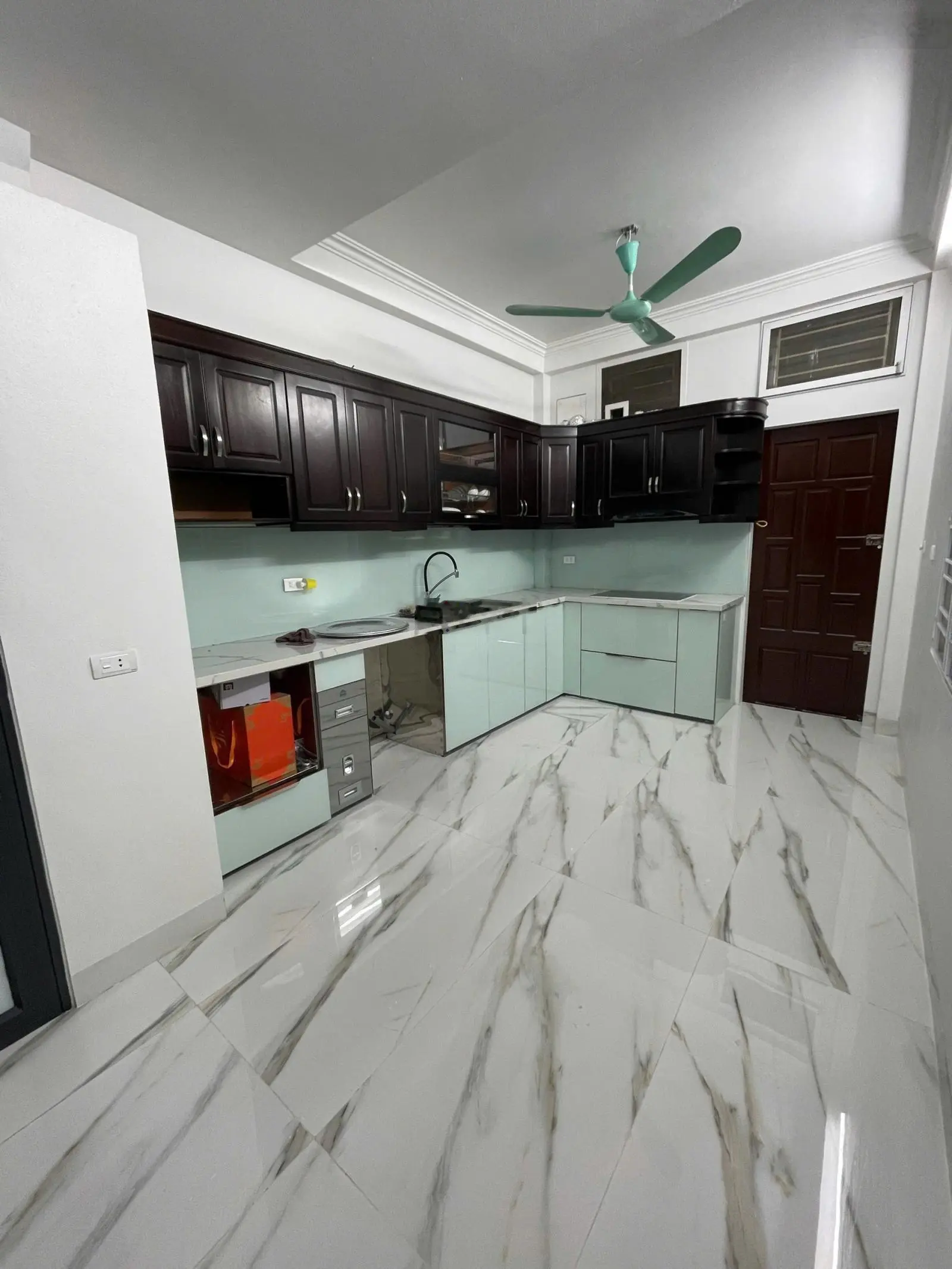Bán gấp nhà Phố Trích Sài-Cách 5m ra mặt Phố.Dt:35m2,4 T,full nội thất.Giá:15,5 tỷ có TL.Siêu hiếm
