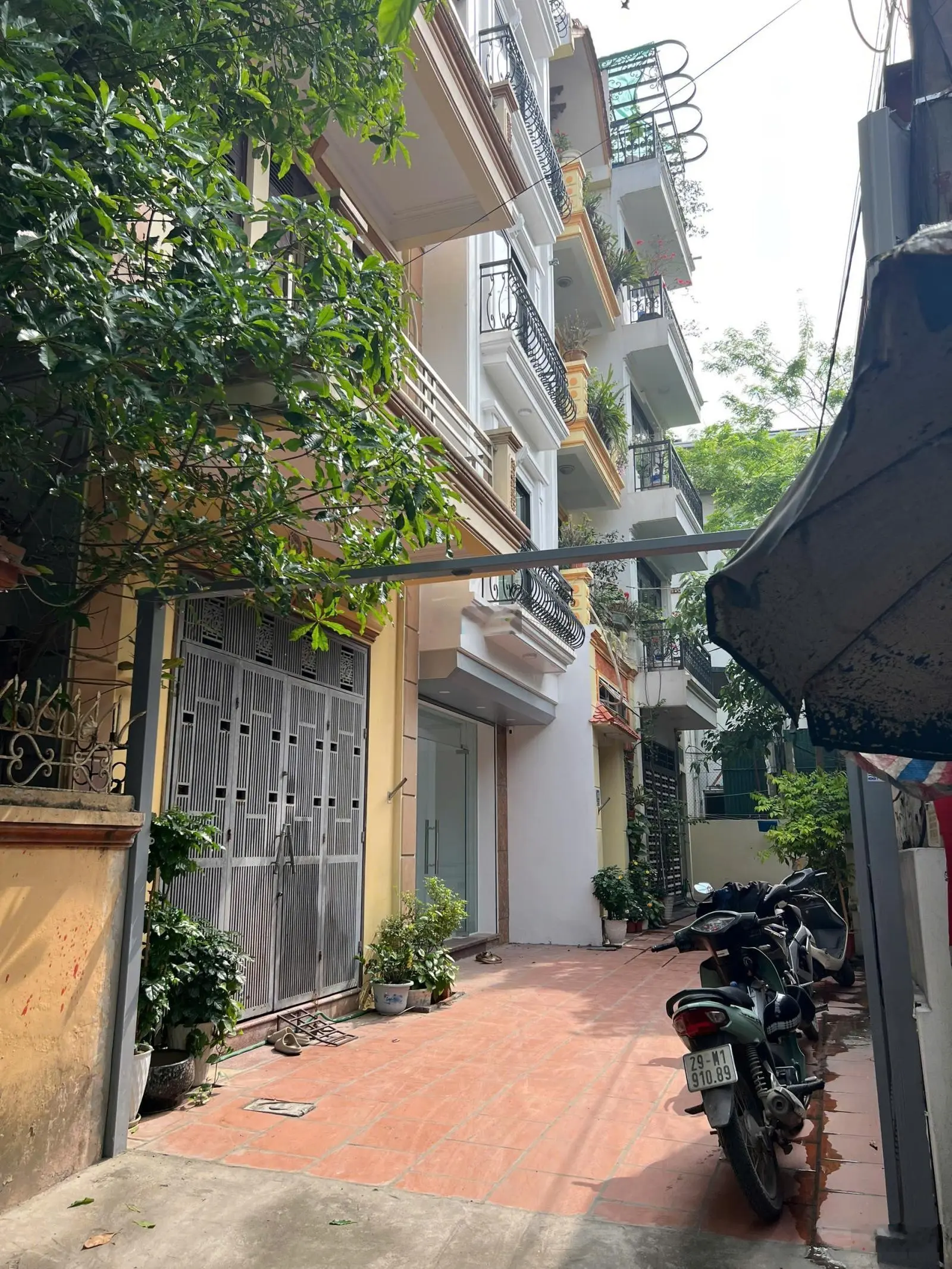 Bán nhà đẹp thang máy khu dân trí cao