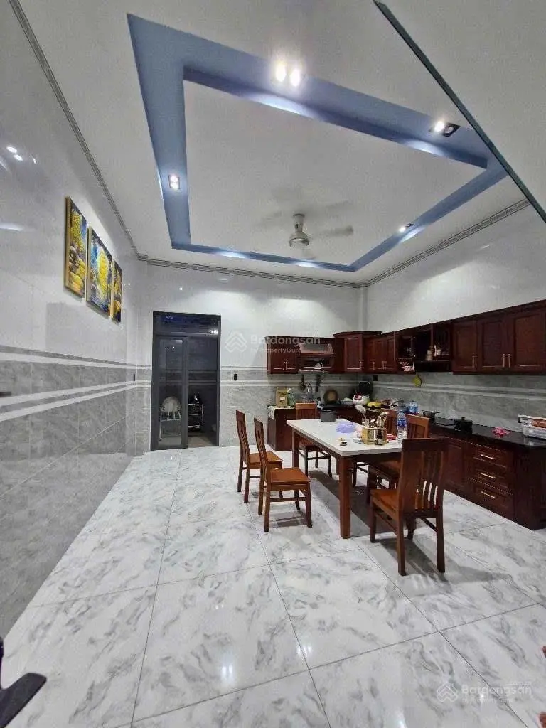 Bán nhà 1 trệt 2 lầu đường 160 Lã Xuân Oai