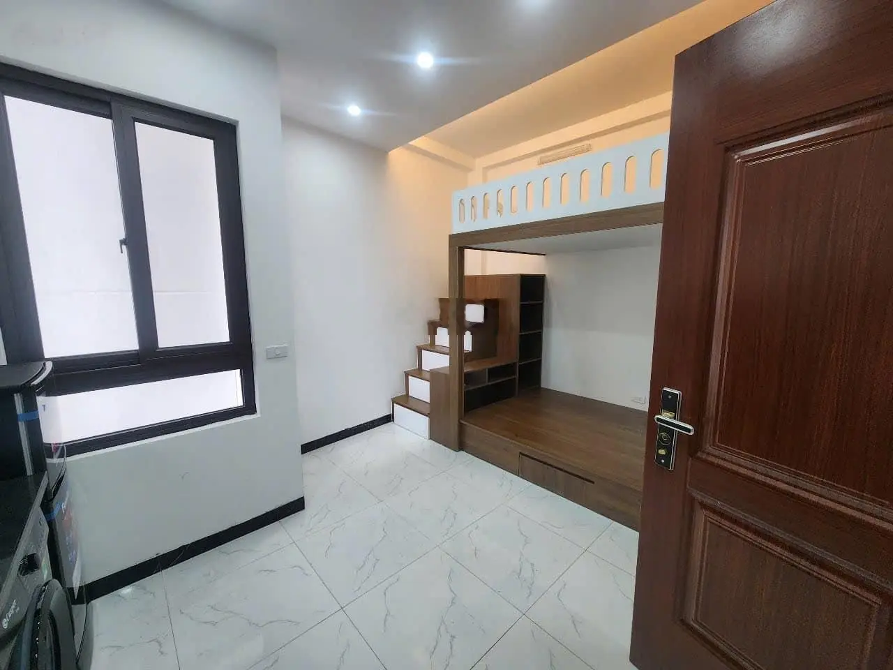 Hàng hiếm! Tòa CHDV Cự Lộc, 65M2*7T, MT 5.1M, 12 phòng KK, đủ PCCC, sầm uất, dòng tiền 800tr/năm