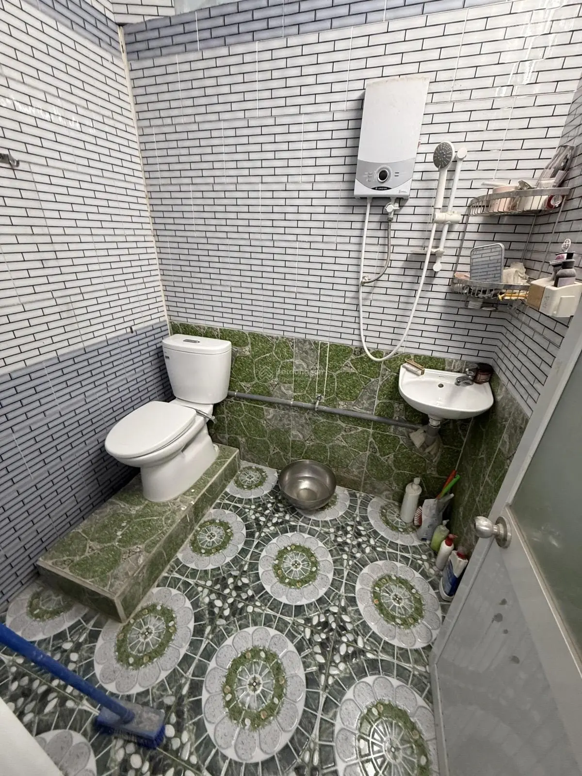 Giảm 6 tỷ - nhà Lạc Long Quân - 250m2 - 4 tầng
