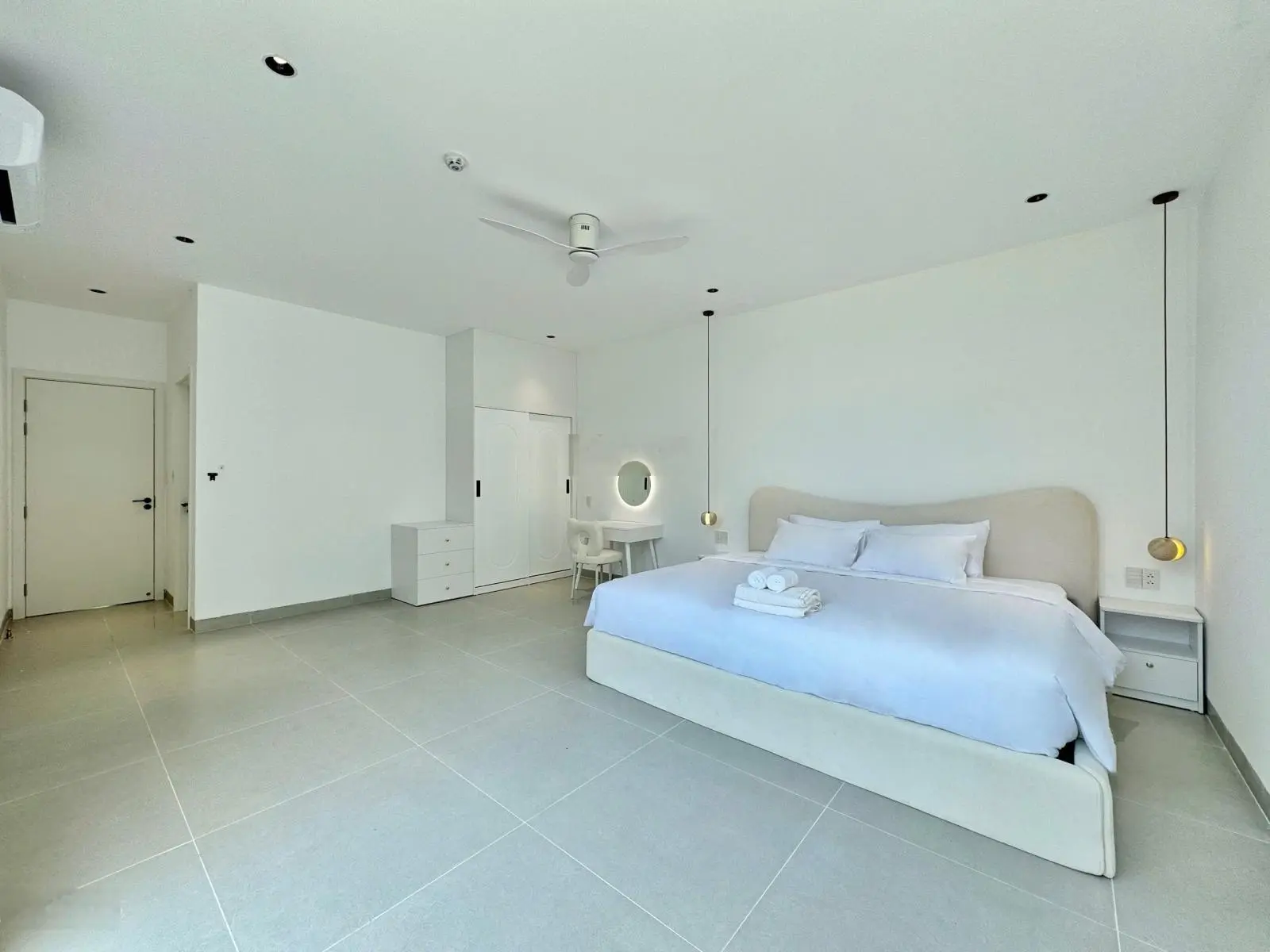 Siêu phẩm villa nghỉ dưỡng 3 MT 2600m2, mới, cạnh sông Hàn, công viên riêng, hồ bơi 50m2, full NT