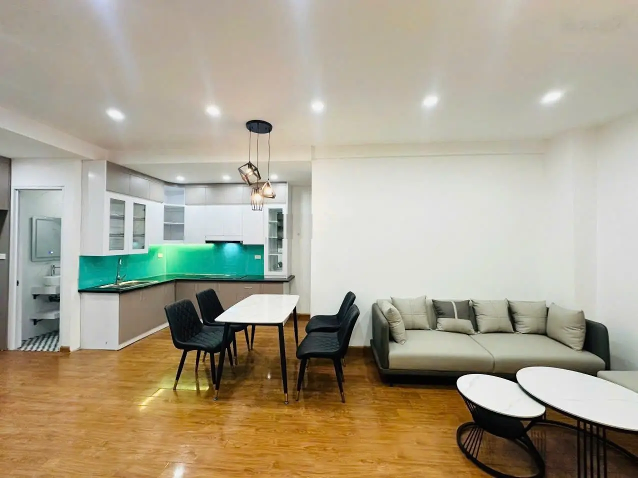 Chủ nhà gửi em bán căn hộ 76m2 Thành Phố Giao Lưu - view hồ - giá 4 tỷ - full đồ 0988 917 ***