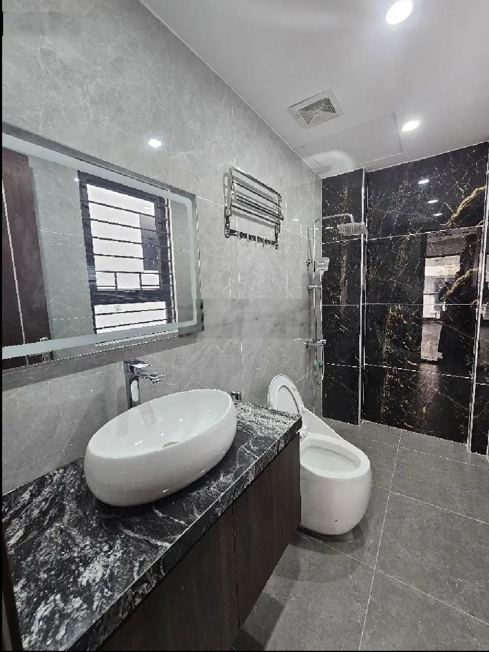 Nhà mới. Thiết kế hiện đại. Ở sướng. Sống chất