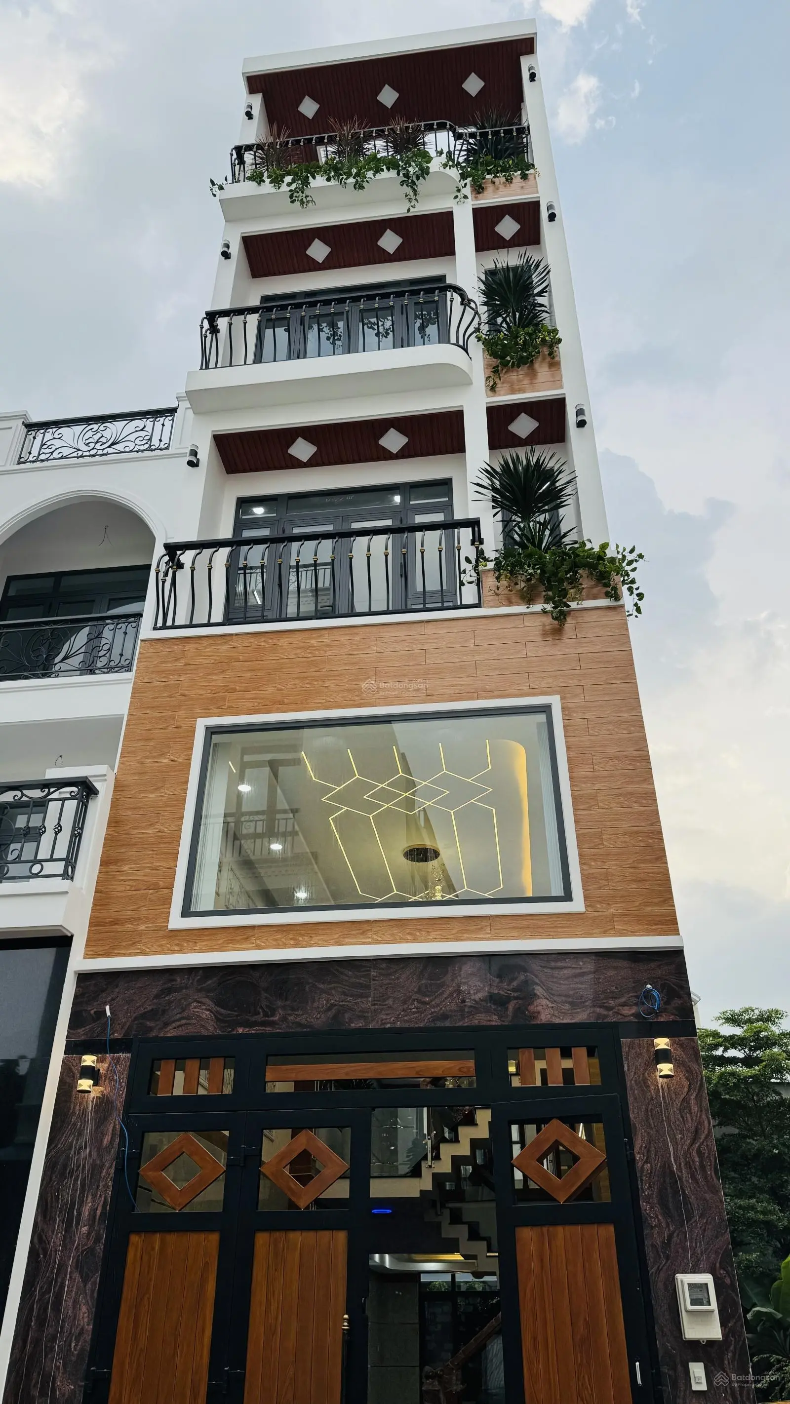 Nhanh mới kịp - nhà đẹp lung linh siêu phẩm Gò Xoài - Lê Văn Quới - 5 tầng lung linh - hẻm rộng