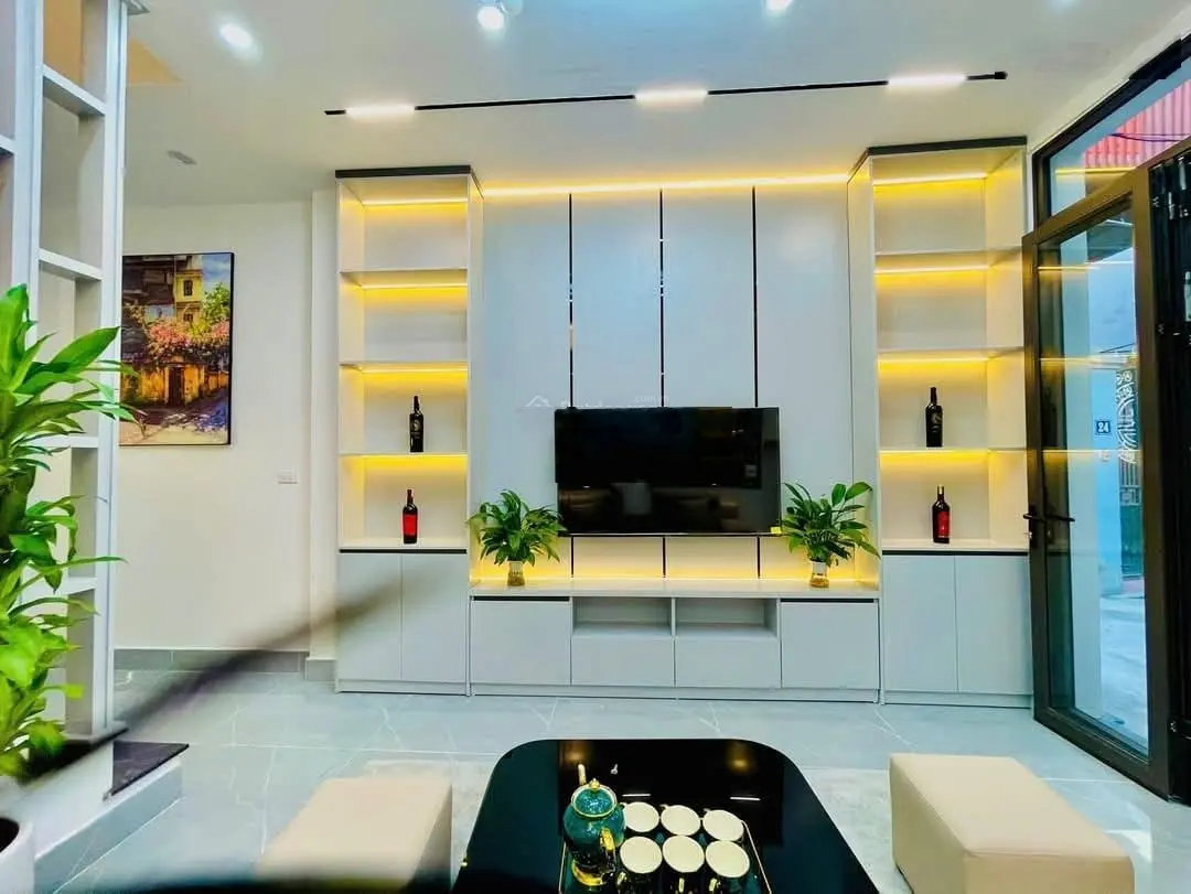 Nhà đẹp đón Tết, 36m2, 4 tầng, giá 5.5 tỷ, ngay phố Triều Khúc, quận Thanh Xuân, cần tiền bán gấp