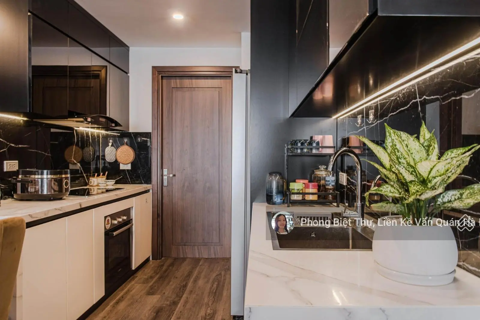 Chính chủ bán căn chung cư New Skyline Văn Quán, 98m2, lô góc 3 ngủ, view hồ Văn Quán 0983 669 ***