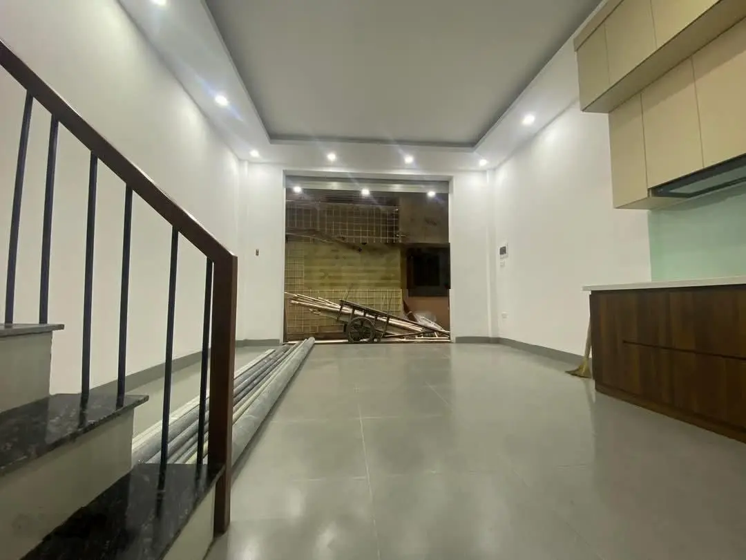 Đội Nhân, Ba Đình. DT 35m2 x 6 tầng, MT 4,3m, giá 9,6 tỷ. Thang máy, phân lô, 20m ra ô tô đỗ