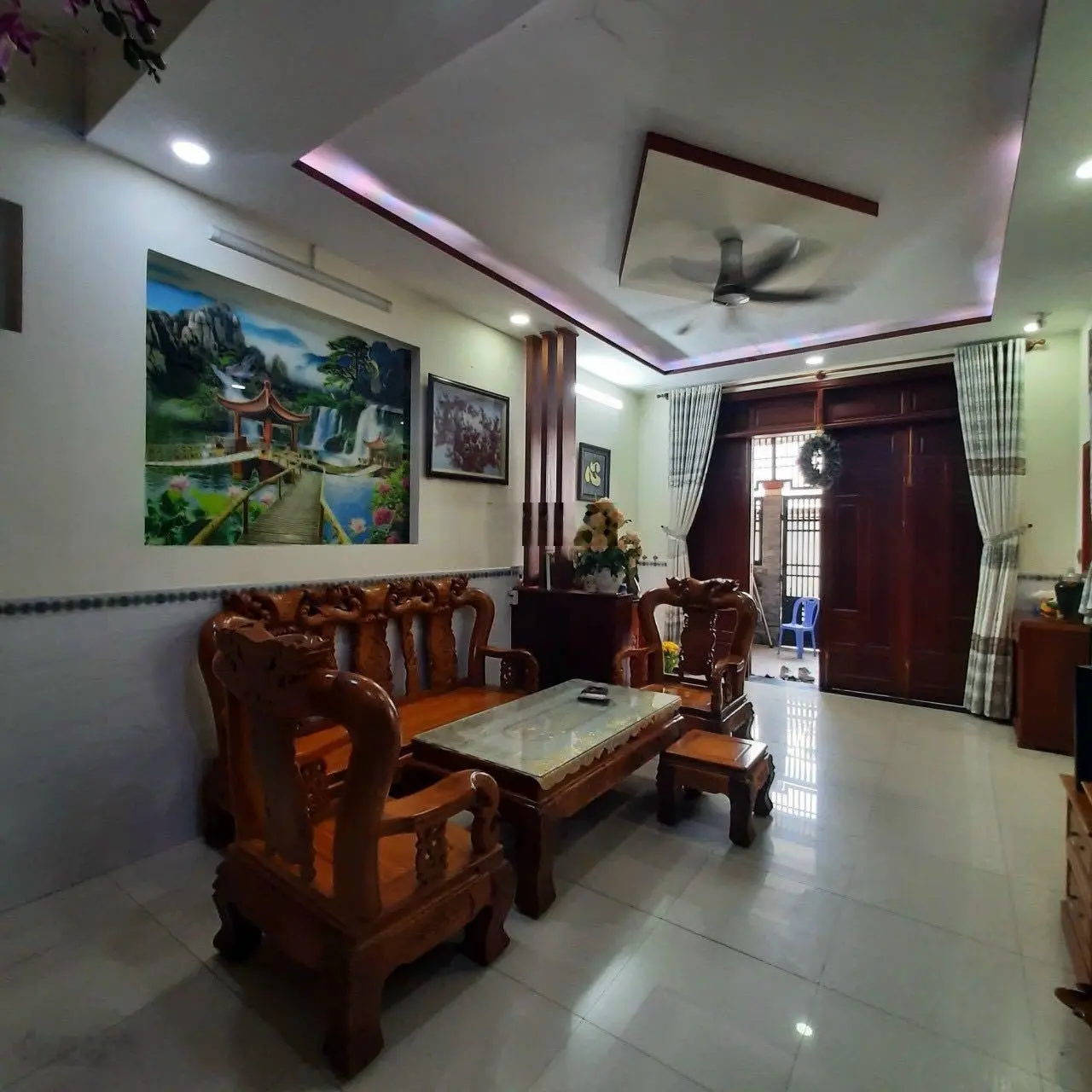 Hàng thơm. Giá siêu hạt rẻ. Nhà gần Vincom TP. Dĩ An. DT: 172m2 lầu trệt 5 phòng ngủ. Giá: 4,8 tỷ
