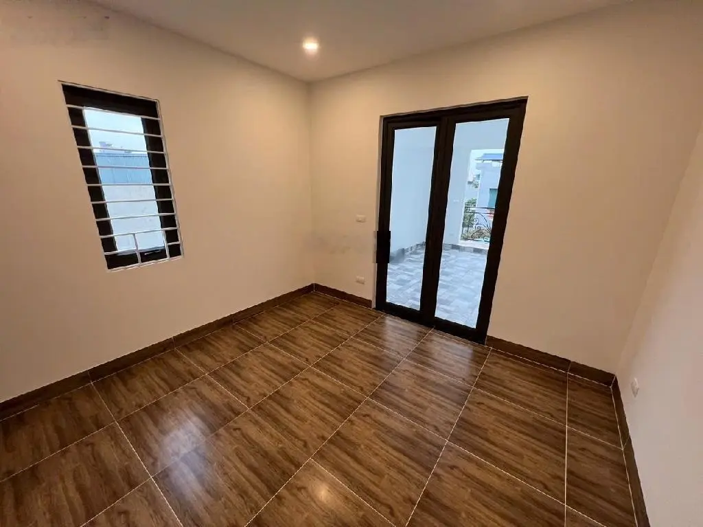 Nhà Phố Trạm ngõ nông 15m ra đường 2 ô tô tránh, sân để xe riêng DT 86 m2 x 4 tầng, 8,6 tỷ