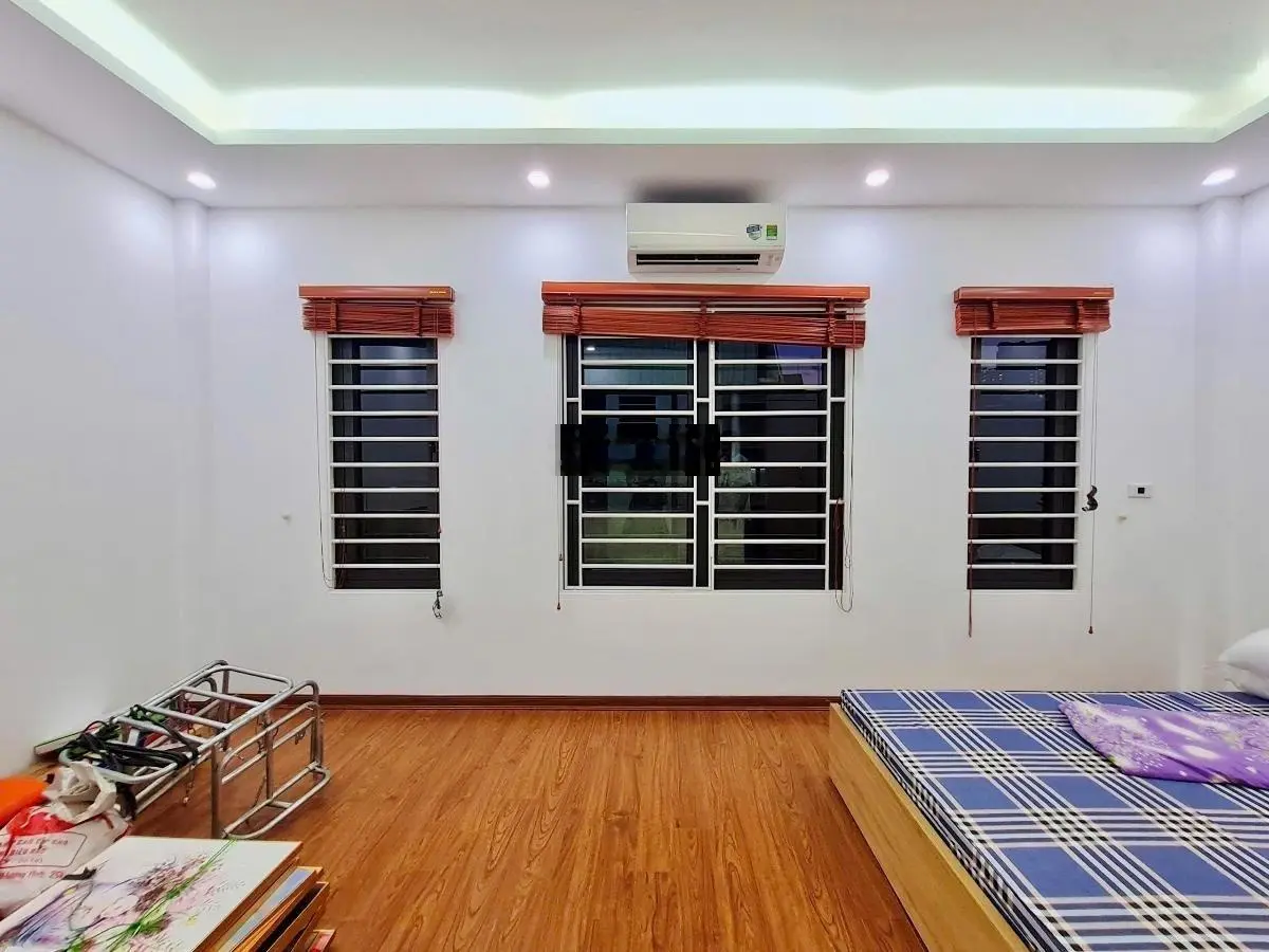 Phố VIP! Trần Thái Tông - Ngõ thông - Gần công viên - sát 9 trường Đại học 40m2*5T, hơn 7 tỷ!