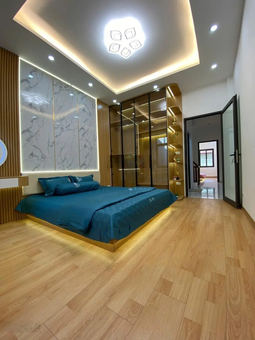Nhà hót - Thanh Nhàn - ngõ thông - kinh doanh - 5 tầng đẹp - full nội thất - nhỉnh 9tỷ