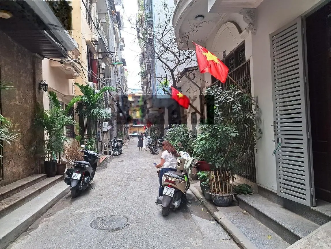 Bán nhà Trần Quốc Hoàn, Cầu Giấy: 40/44m, 3 tầng, MT 4m giá 14 tỷ. Ngõ ô tô tránh, ở vừa kinh doanh