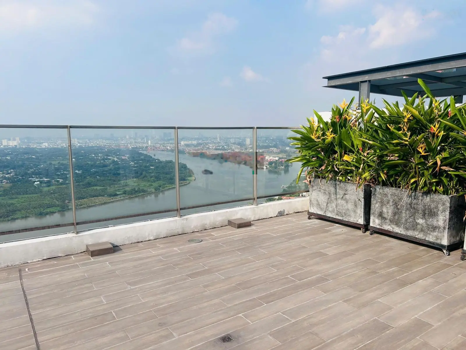 Bán penthouse nội thất sang trọng view sông q2 thảo điền. liên hệ 0902 835 ***