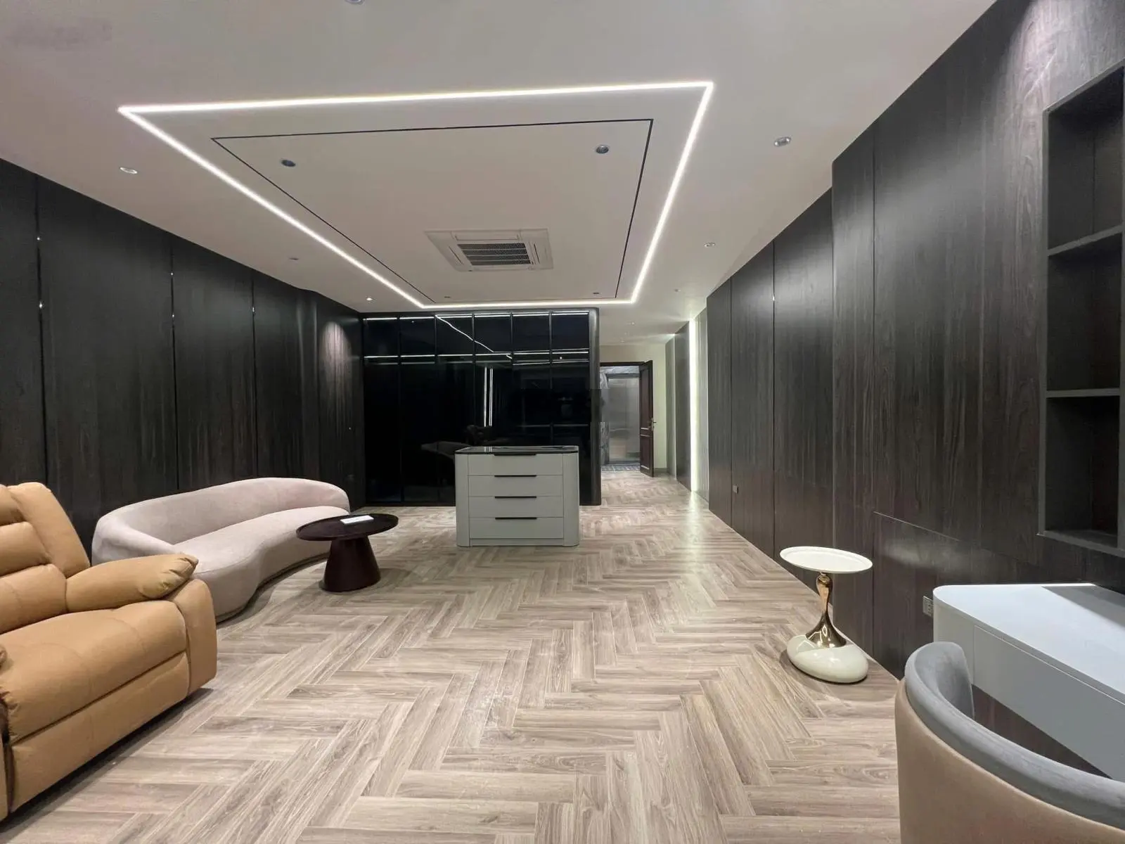 Nguyễn Văn Cừ 100m2, 8 tầng thang máy MT 5m ô tô 7 chỗ vào nhà ngõ thông cách mặt phố 15m