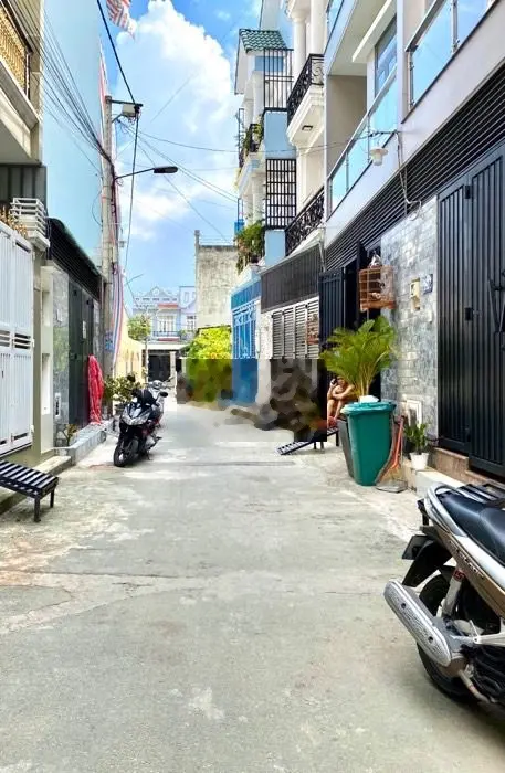 Bán nhà 4 giá 6,2 tỷ, diện tích 60 m2, tại Quốc lộ 13, phường Hiệp Bình Phước