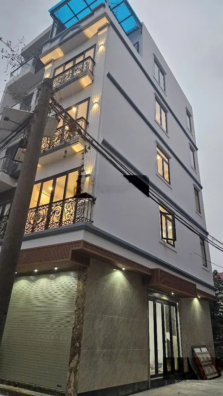 chính chủ cần bán gấp nhà mới xây 5 tầng. lô góc dt43/35m2 .trước nhà rộng 4.8m . phun nội thất sịn
