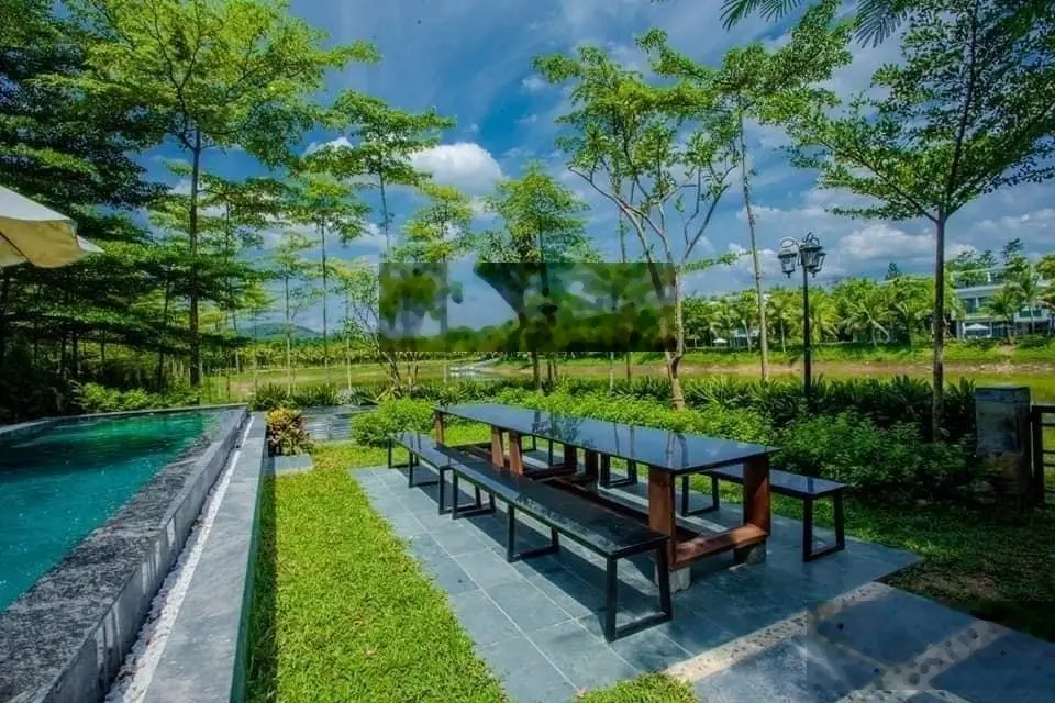 Giá thấp nhất khu! Biệt thự Hoàng Anh 323/500m, 3PN, view hồ, nội thất tiền tỷ, cảnh quan tuyệt vời