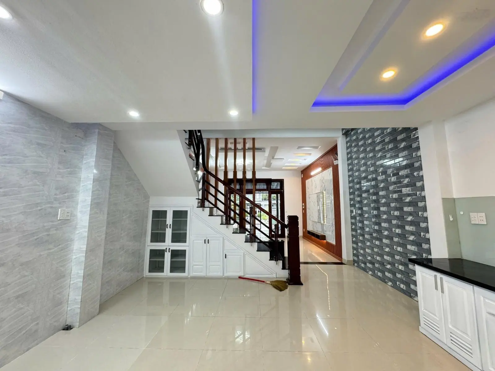 Chính chủ bán nhà 2 tầng 2 mê đúc đường 7,5m Lư Giang - Hòa Xuân - hướng Tây Bắc, vị trí đẹp