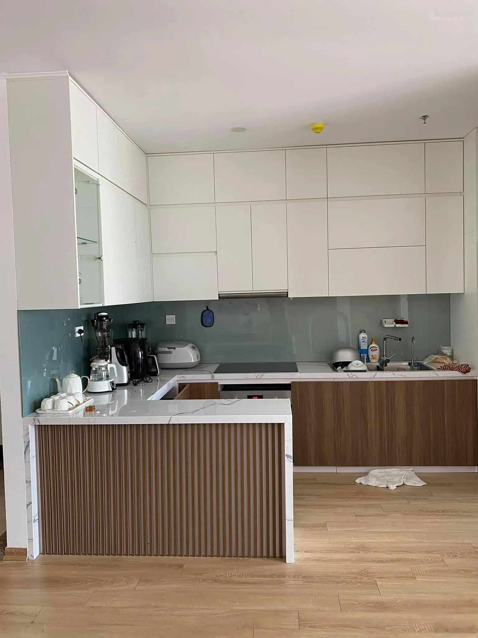Chuyển nhà cần bán gấp căn hộ 2 phòng ngủ đầy đủ nội thất cả đồ điện tử, ban công ĐB mát thoáng