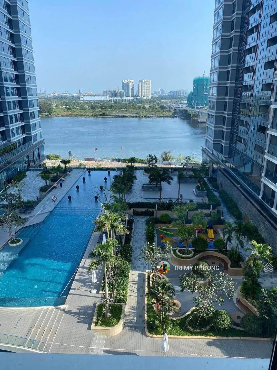 Chính chủ bán 1PN Sunwah Pearl + tầng trung, cao + View đẹp, thoáng + full nội thất + vào ở ngay