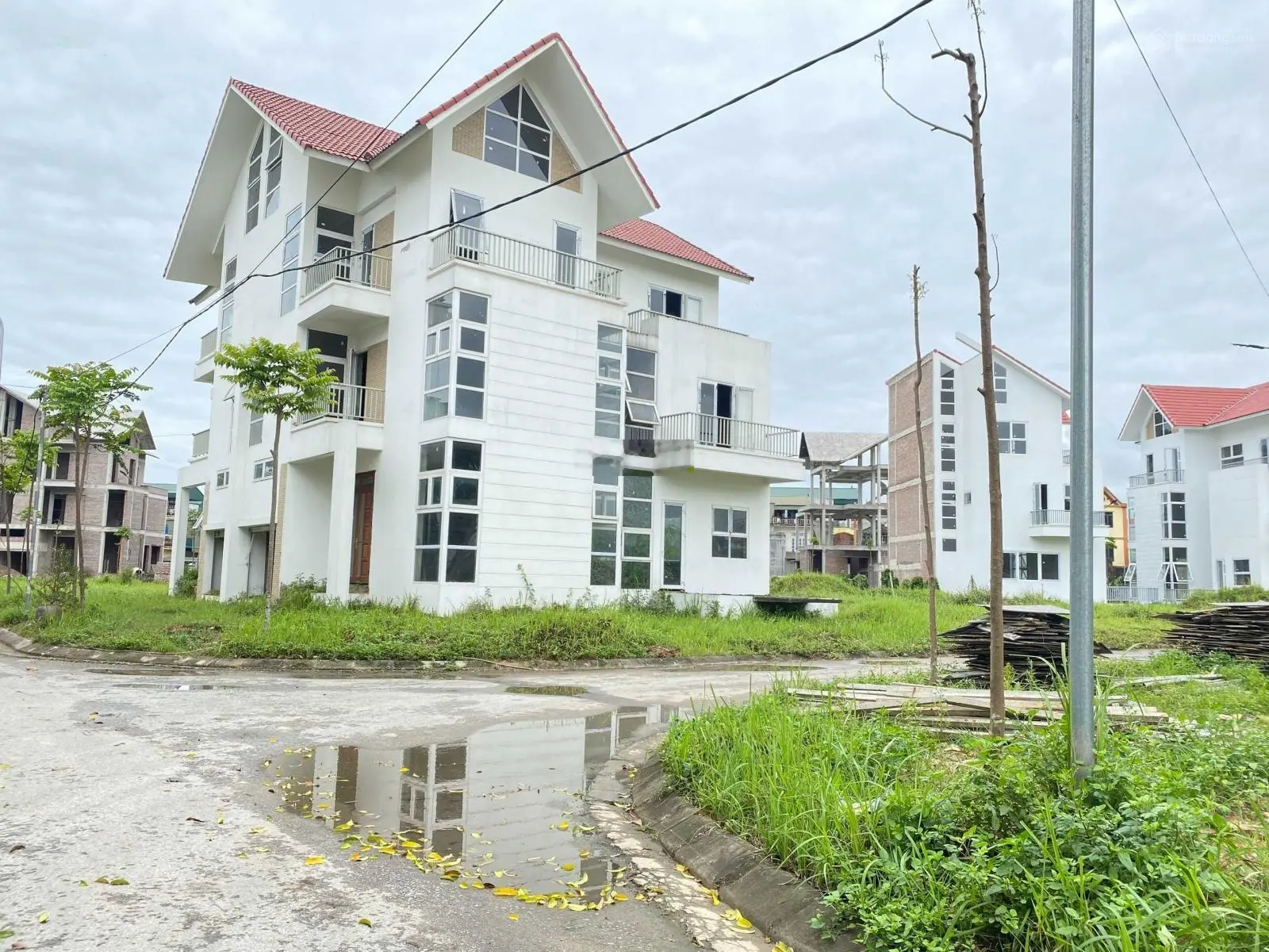 Bán nhanh căn biệt thự 230 Ngôi Nhà Mới Thị Trấn Quốc Oai Giá hơn 16 ,8 tỷ Lh : 0968 813 ***
