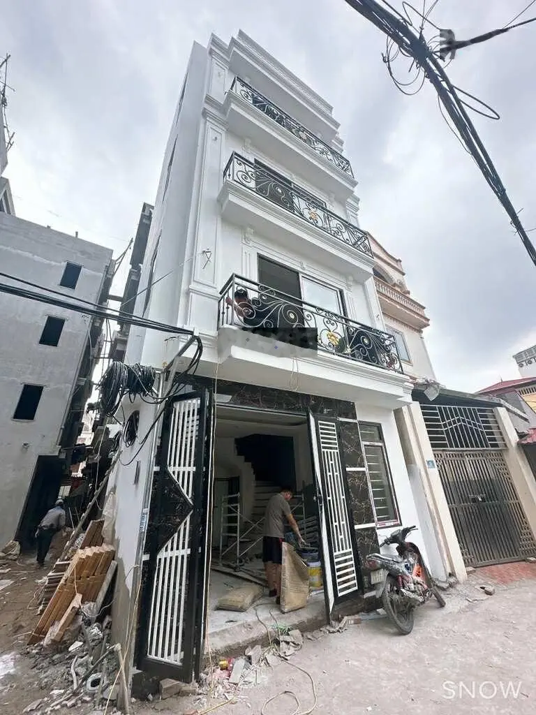 Nhà 5 tầng mới tại thanh am- giá nhỉnh 6 tỷ - lô góc - ô tô đỗ cửa ( vào nhà ) - chủ cần bán nhanh