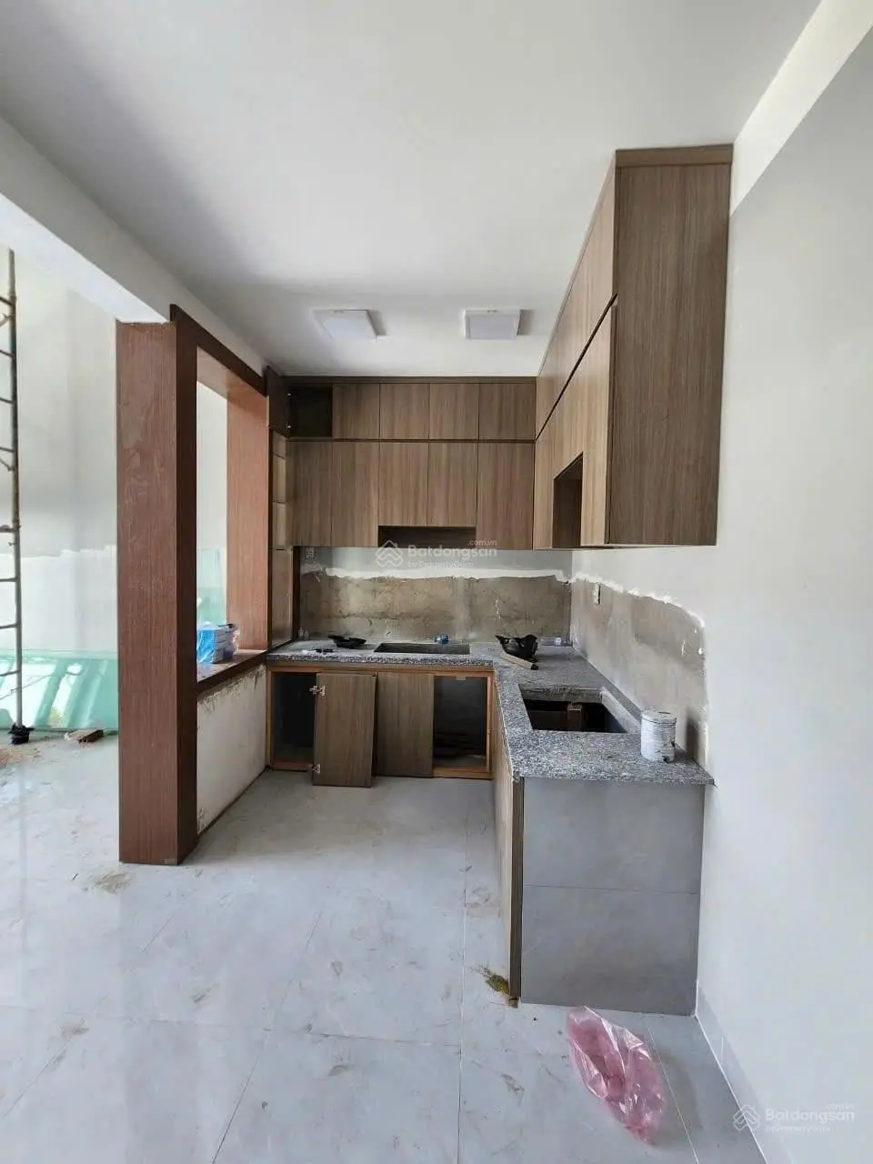 Cần bán nhà mới xây bàn giao full nội thất - DT 5x15m, sổ hồng chính chủ giá 900tr - LH 0909 362 ***