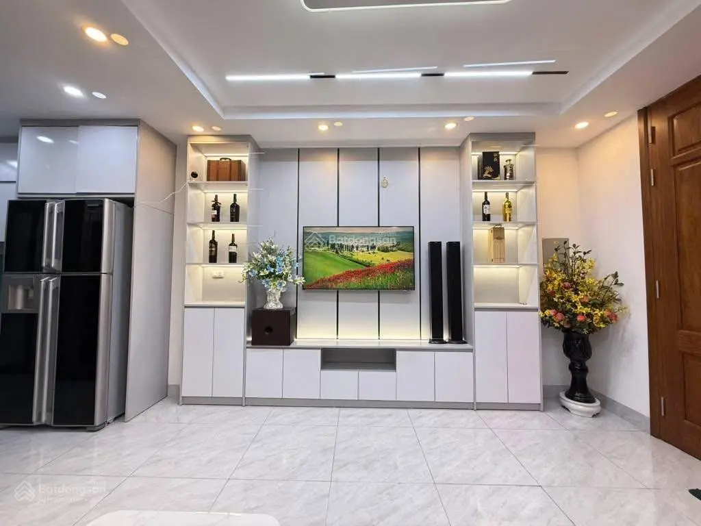 Nhà đẹp Trần Cung 40m2 x 7 tầng thang máy - ô tô tránh nhau - full nội thất - gần công viên