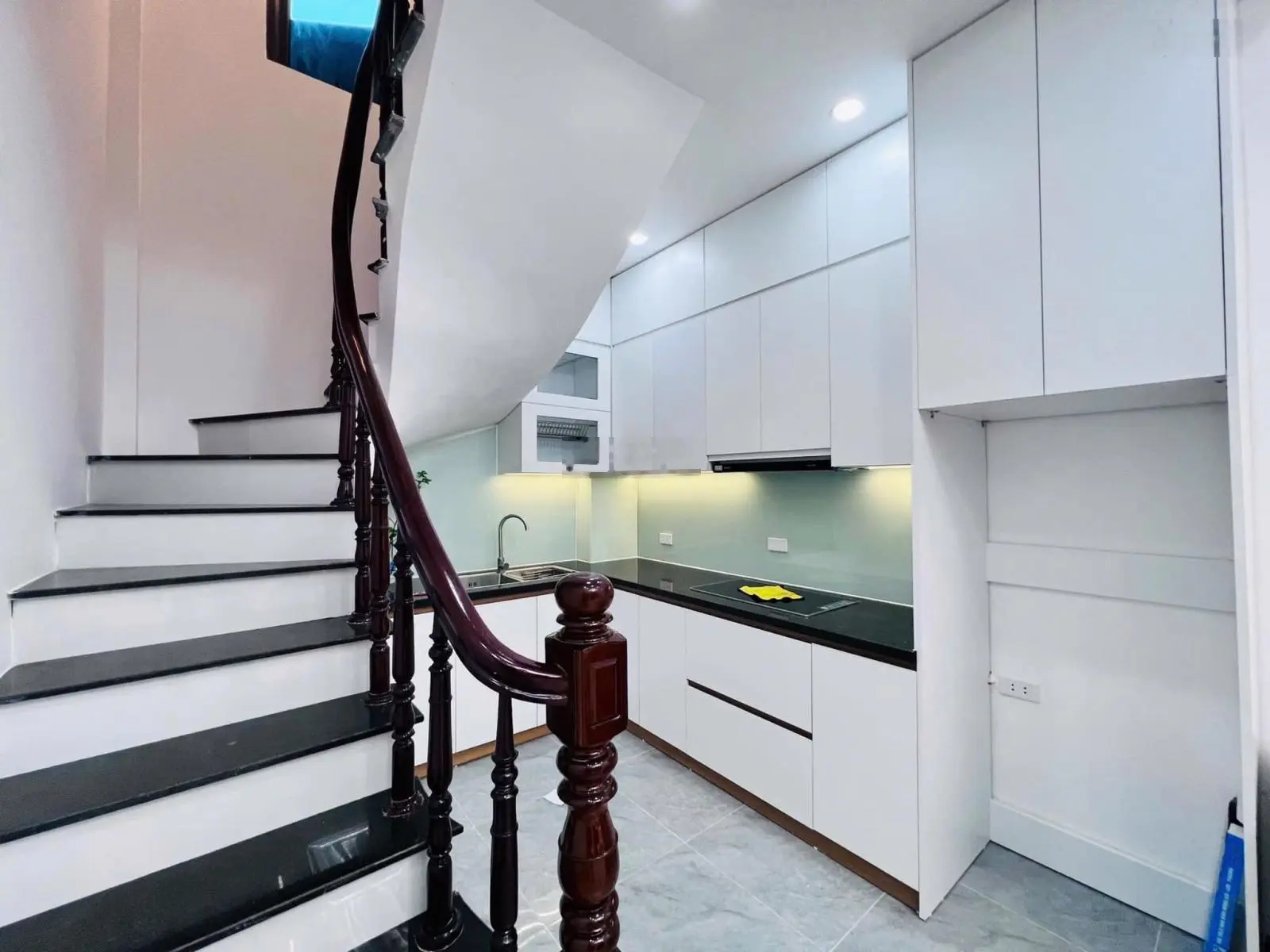 Rẻ nhất Hoàng Tăng Bí, 47m2, 4 tầng, sổ chính chủ, Giá chỉ 5.2 tỷ đồng.