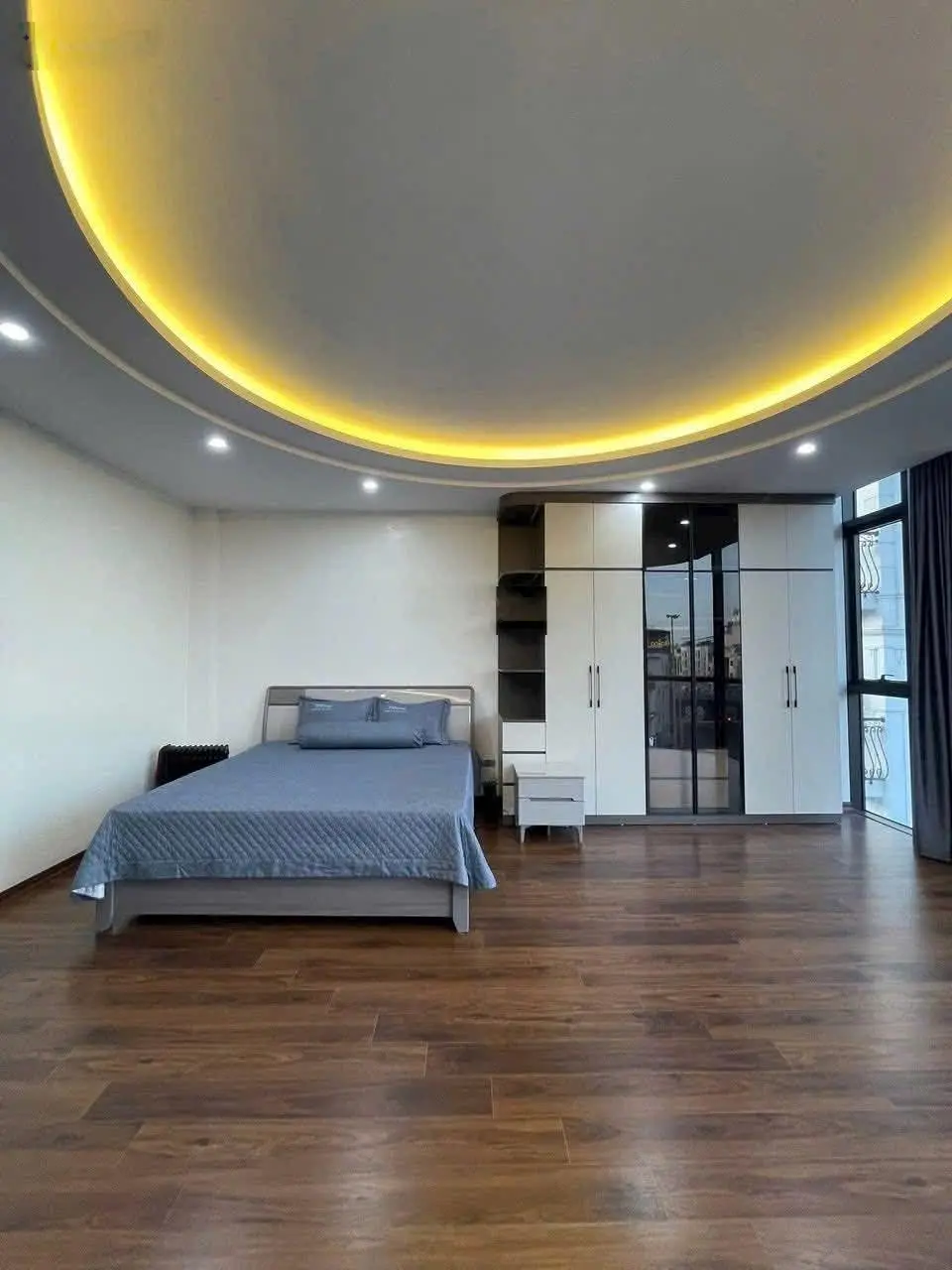 Siêu phẩm mặt phố nguyễn văn cừ, 50m, thang máy,vỉa hè rộng,kinhdoanh bất chấp