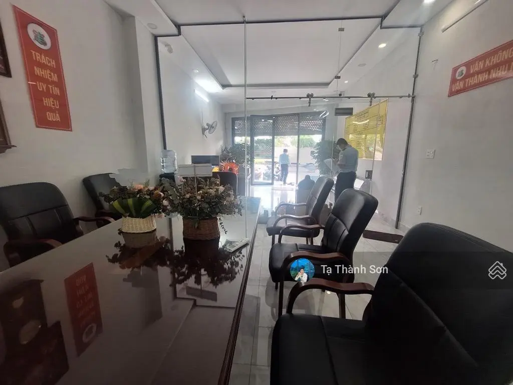 Mặt tiền Phạm Văn Đồng ngay cạnh Gigamall 135m2 4 tầng xây kiên cố 4 tầng 6PN kinh doanh đa ngành