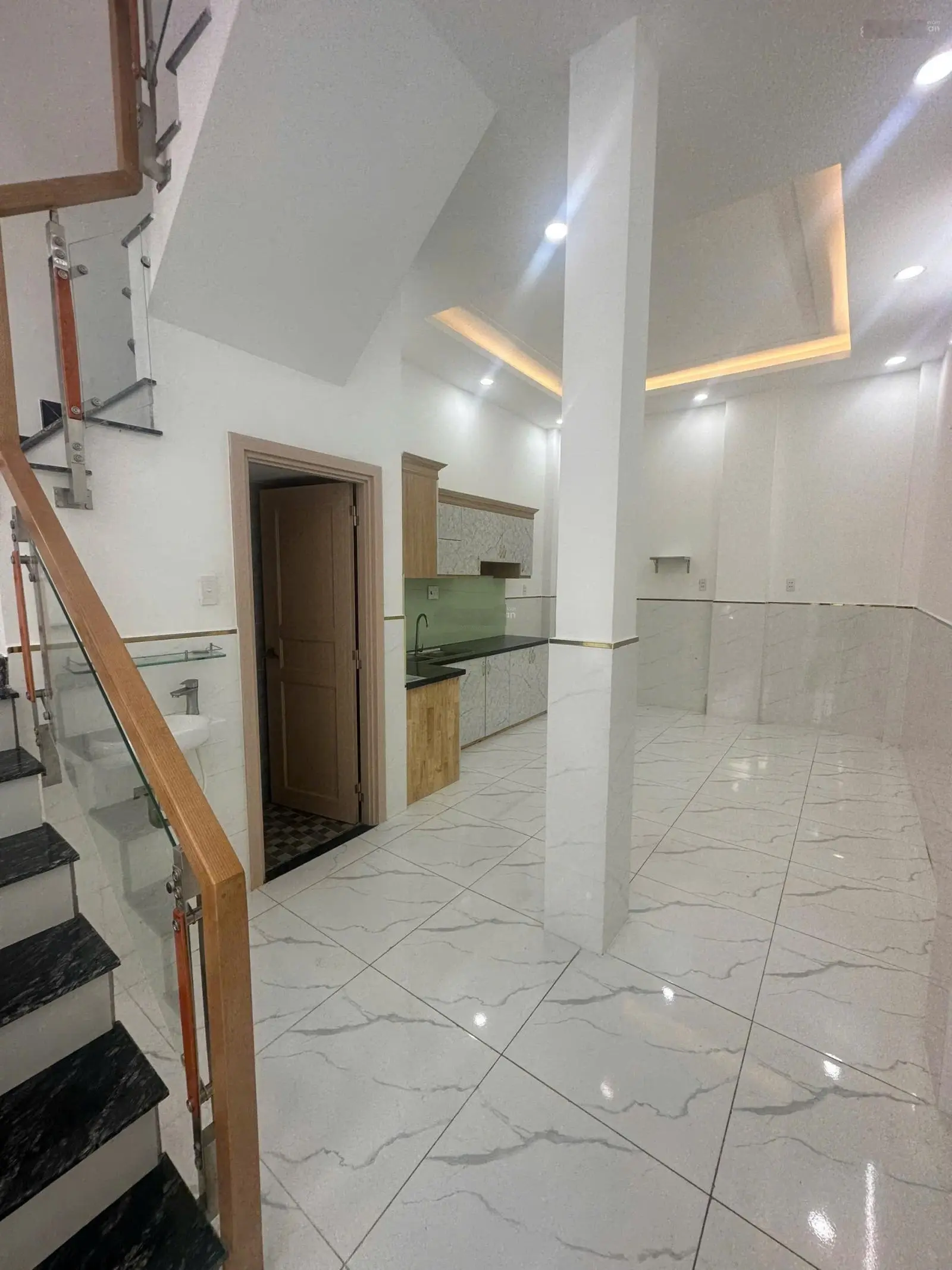 Nhà Sát Aeon TP DT 3,8x15m, có 2 Lầu nhà đẹp 3ty850 TL 3PN 3WC