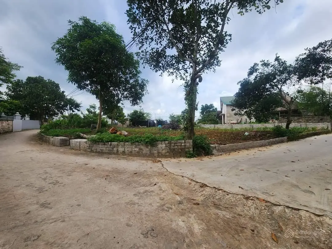 Bán đất TT Mẹt Hữu Lũng, Lạng Sơn 355m2, giá: 3.55 tỷ, mt: 18m, đường bê tông 4m, sẵn thổ cư