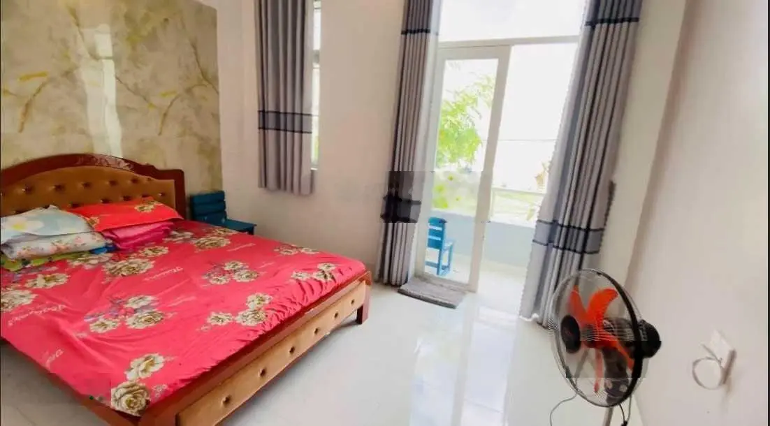 Bán nhà đẹp gía rẻ nhà 1 trệt 1 lầu sổ hồng riêng đúc thật 100% gía rẻ nhất khu tặng nội thất