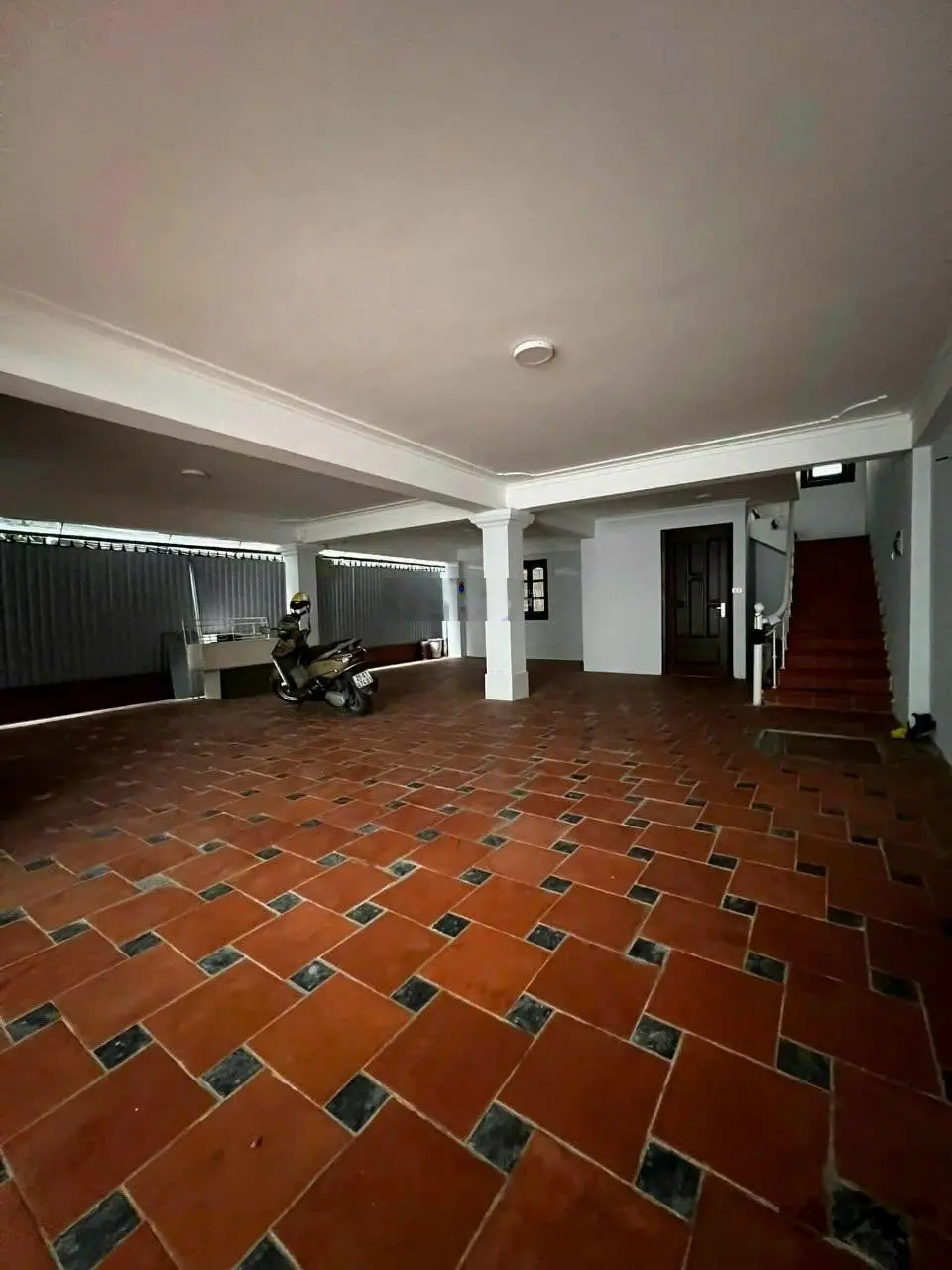 Bán biệt thự ngõ 52 Tô Ngọc Vân, Tây Hồ, 120m2, 5 tầng, MT 8.2m, gara ô tô, full nội thất, 42.5tỷ