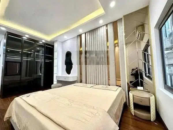Bán nhà Vũ Tông Phan Gần Sông, Ngõ Ô Tô, Siêu Thoáng 49m² Giá 7.6 Tỷ