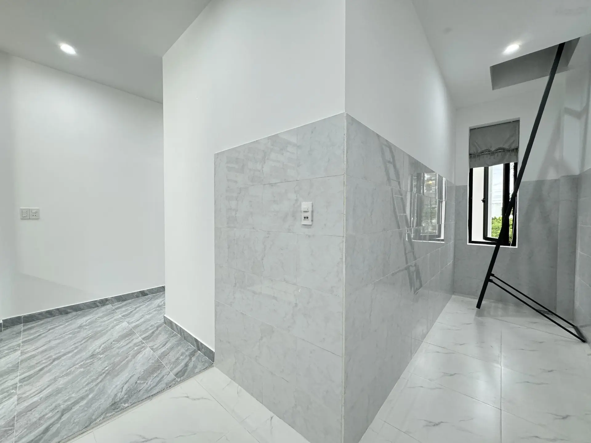 Nhà đẹp Đà Nẵng - Bán gấp nhà 3 tầng Tân Cổ Điển, thông biển, full nội thất nhà mới xây LH 09378943