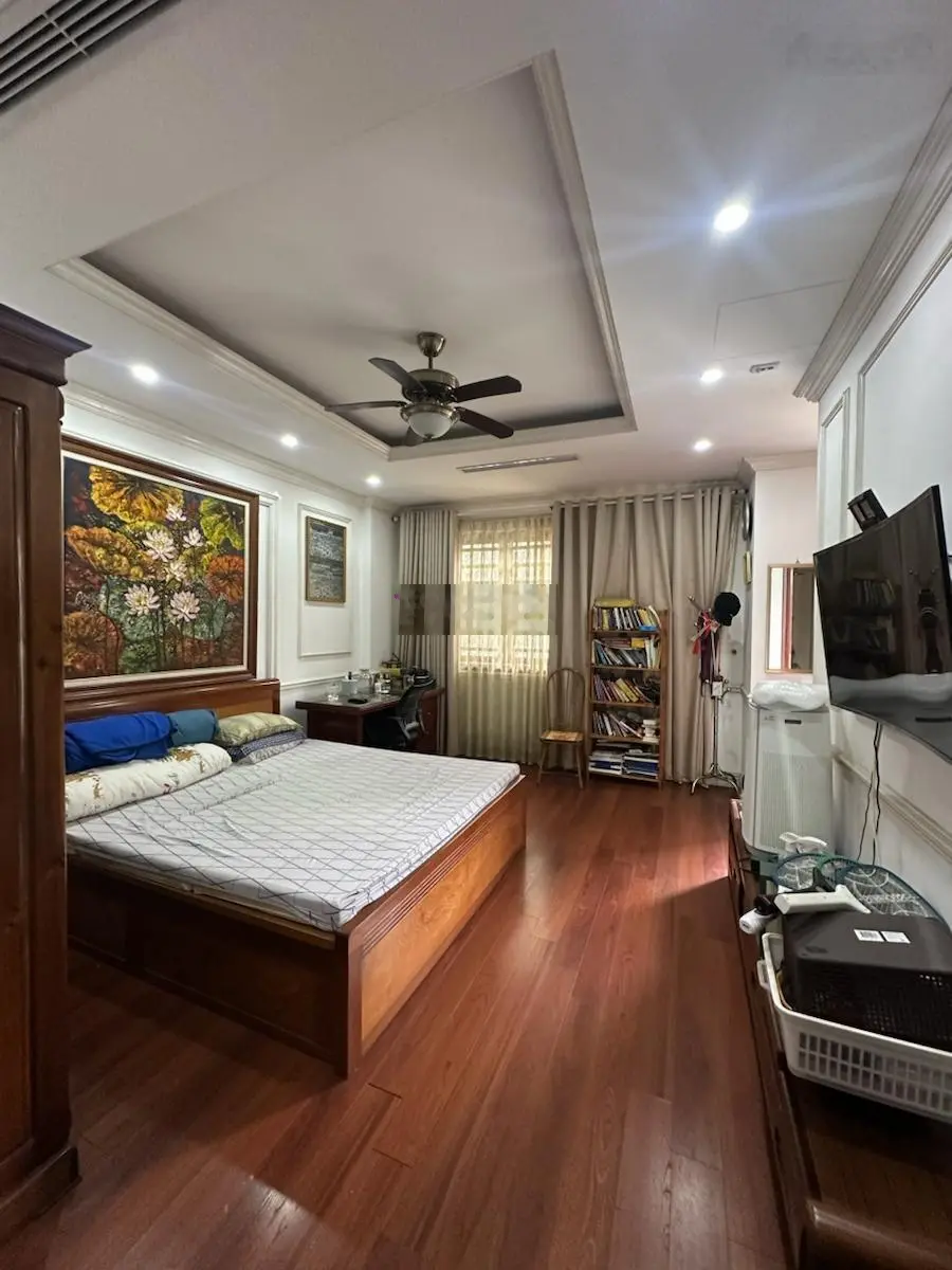 Hoàng ngân khu vip, nhà dân xây kiên cố, ful nội thất xịn sò, 52m*5t* giá 12.7 tỷ ôtô đỗ cửa.