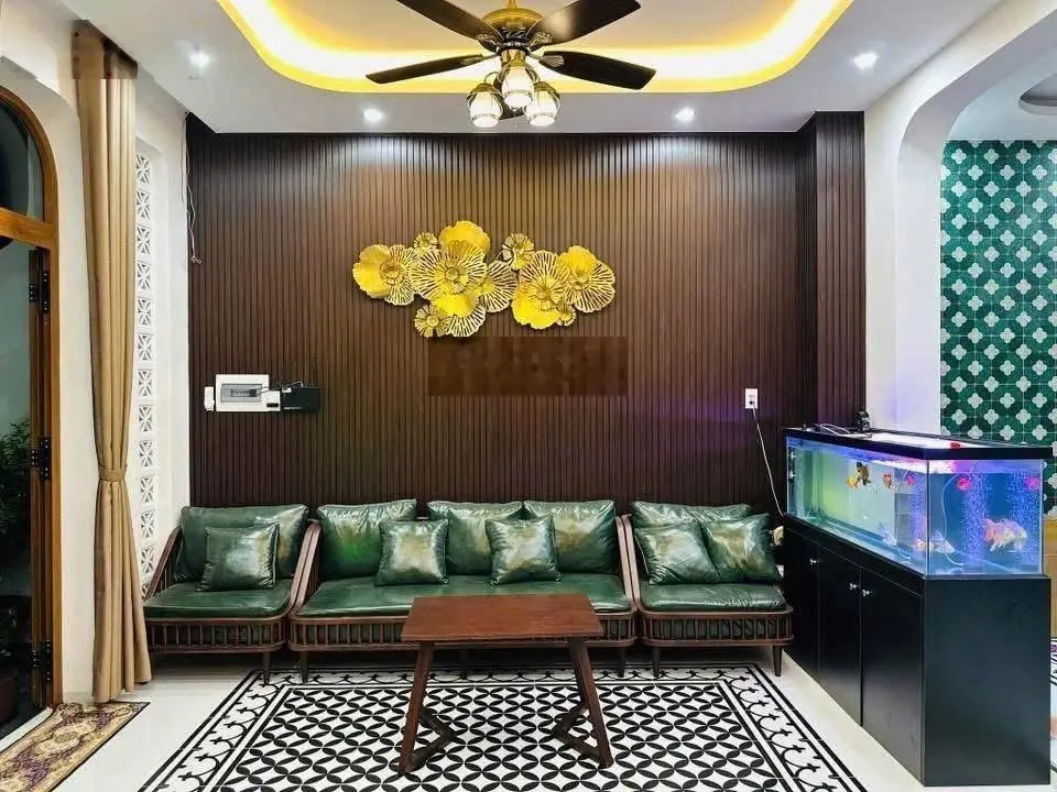 Nhà hẻm 4m mặt tiền hẻm cách chợ vài bước chân giá 4ty450, 65m2, đường Phạm Văn Hai, quận Tân Bình