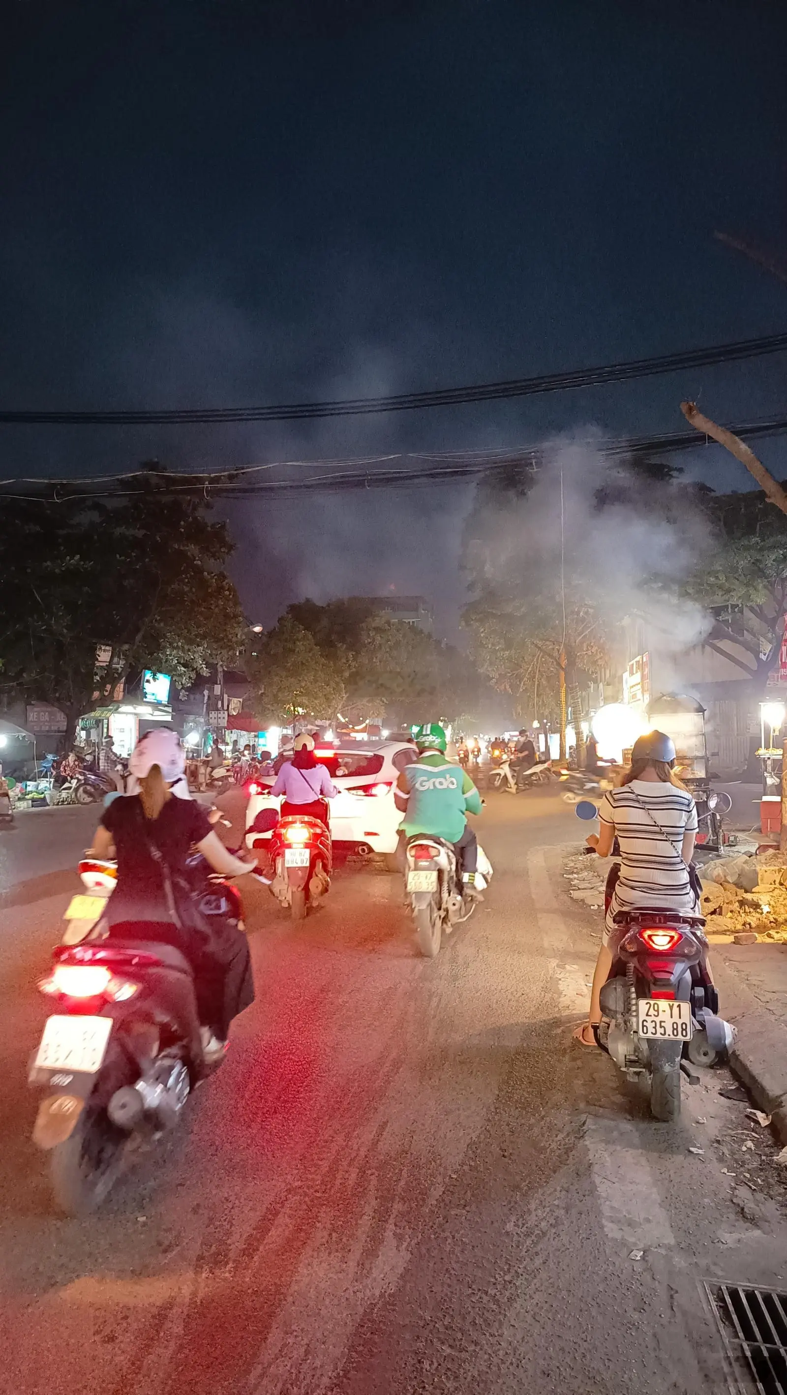 Siêu phẩm lô góc Văn La , Hà Đông Dt 38m2, 5 tầng, giá 4.2 tỷ. Kinh doanh, đường thông, thoáng.